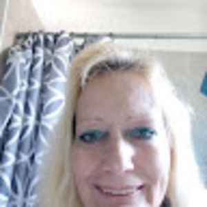 Meet your Posher, Loralee